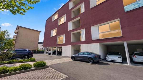 Contemporaneo, in posizione servita e ben collegato! 9