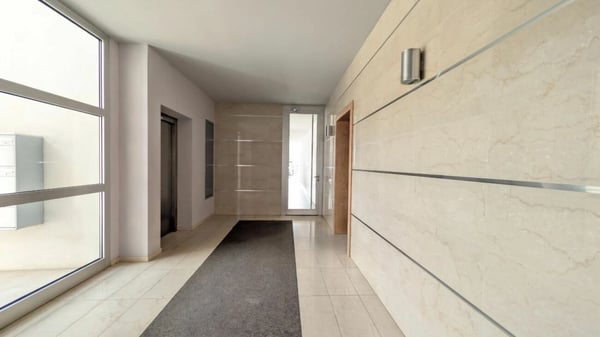 Contemporaneo, in posizione servita e ben collegato! 6