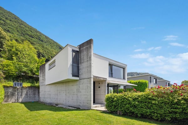 Design & Confort con piscina a Cureggia 10