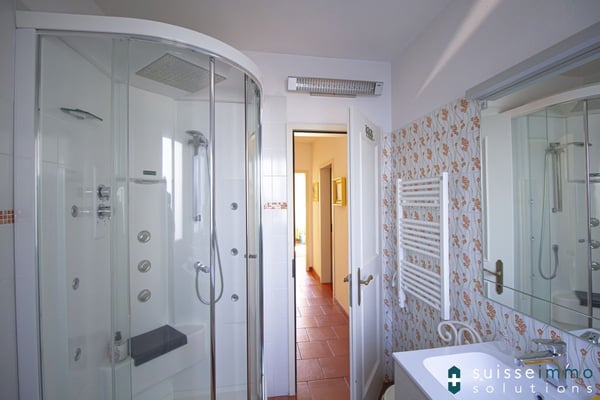 Vezia, Confortevole Villa Bifamiliare con Giardino 10