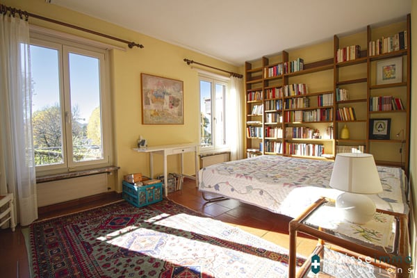 Vezia, Confortevole Villa Bifamiliare con Giardino 7