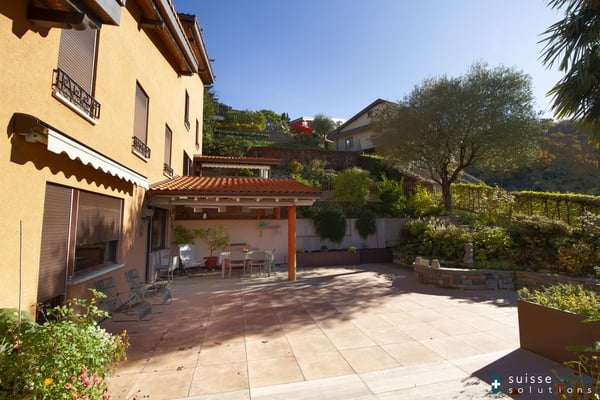 Vezia, Confortevole Villa Bifamiliare con Giardino 12