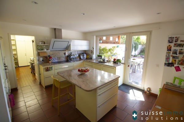 Vezia, Confortevole Villa Bifamiliare con Giardino 2