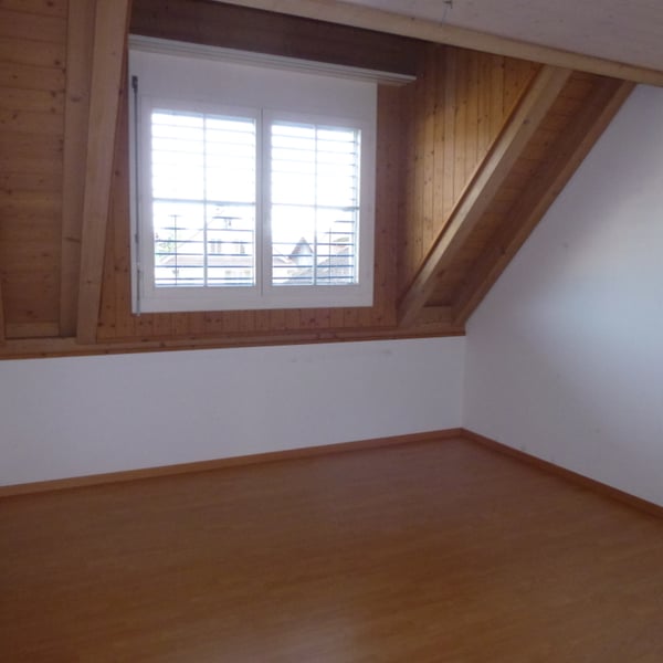 Charmante 4.5-Zimmer-Dachwohnung mit Balkon und traumhafter Aussicht in Obfelden 5