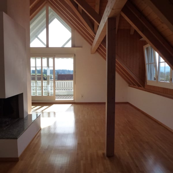 Charmante 4.5-Zimmer-Dachwohnung mit Balkon und traumhafter Aussicht in Obfelden 4