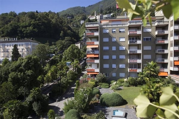 Bijoux mit fantastischer See- und Bergsicht, modern möbliert 8