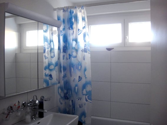 Schöne 3.5 Zimmerwohnung an ruhiger Lage mit 2 Balkon 5