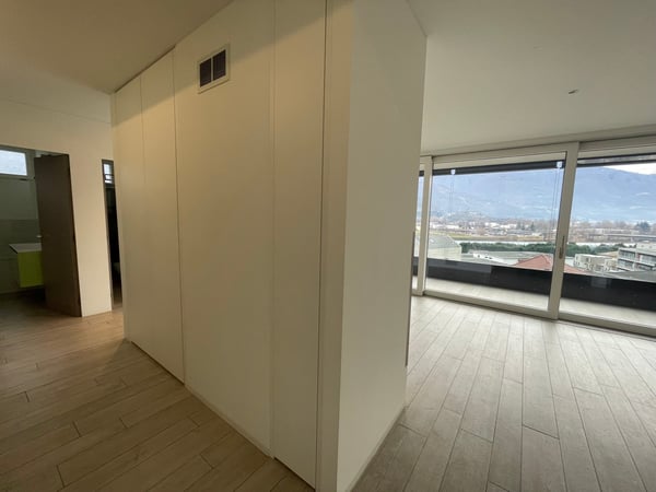 Generoso appartamento con vista panoramica su Bellinzona. 3