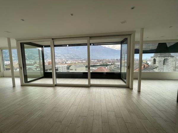 Generoso appartamento con vista panoramica su Bellinzona. 2