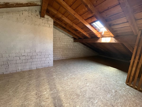 Erstvermietung moderne 4.5-Zimmer-Wohnung nach Totalsanierung - mit sehr grossem privaten Estrich 12
