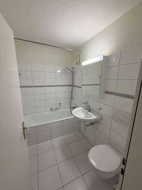 Wunderschöne 2.5 Zimmerwohnung mit Gartensitzplatz! 3