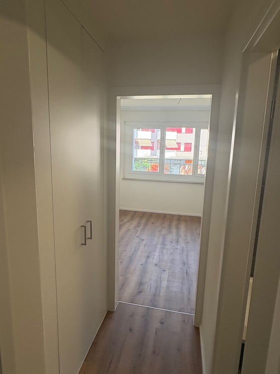 Erstvermietung von mehreren totalsanierten 2.5-Zimmer-Wohnungen an zentraler Lage in Dietikon 13