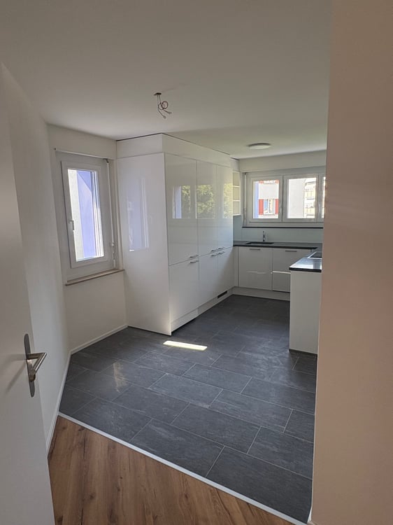 Erstvermietung von mehreren totalsanierten 2.5-Zimmer-Wohnungen an zentraler Lage in Dietikon 12