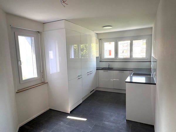 Erstvermietung von mehreren totalsanierten 2.5-Zimmer-Wohnungen an zentraler Lage in Dietikon 2