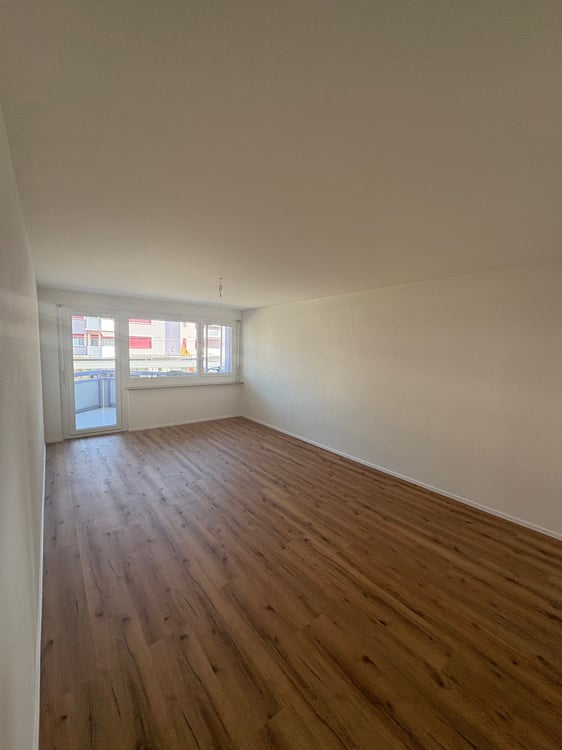 Erstvermietung von mehreren totalsanierten 2.5-Zimmer-Wohnungen an zentraler Lage in Dietikon 5