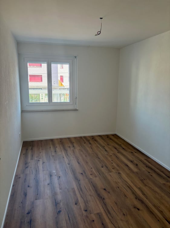 Erstvermietung von totalsanierter 3.5-Zimmer-Wohnung an zentraler Lage in Dietikon 5