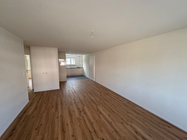 Erstvermietung von totalsanierter 3.5-Zimmer-Wohnung an zentraler Lage in Dietikon 12