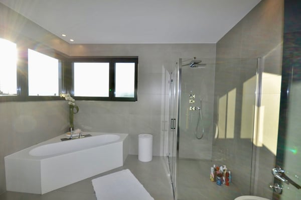 Moderna Villa di Pregio con Piscina a Pochi Minuti dal Lugano Centro 12