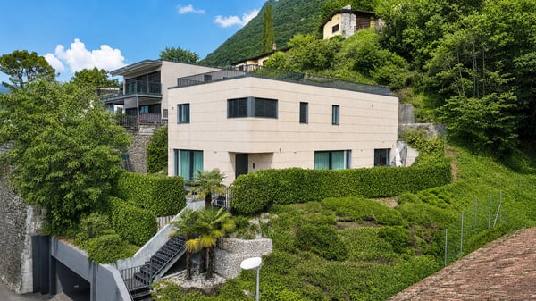 Moderna Villa di Pregio con Piscina a Pochi Minuti dal Lugano Centro 1