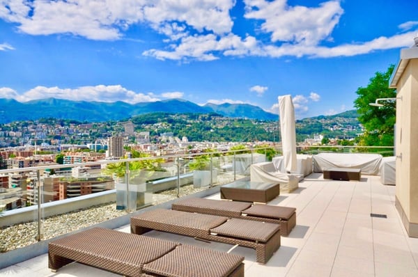 Magnifico Attico di Lusso con Terrazza-Tetto e Vista Lago di Lugano 2