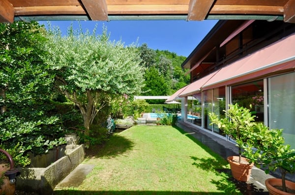 Villa con piscina e giardino in vendita a Magliaso 4