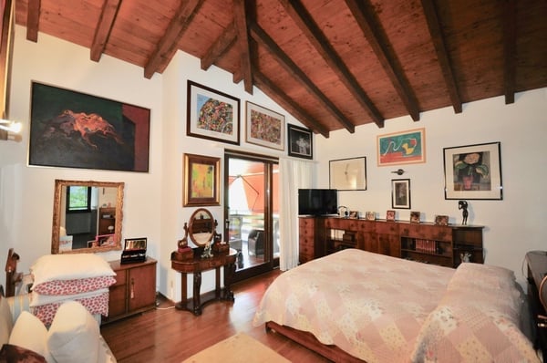 Villa con piscina e giardino in vendita a Magliaso 11