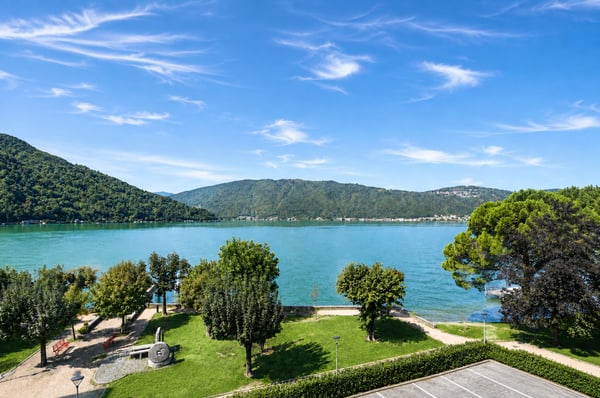 Elegante Attico Direttamente sulle Rive del Lago di Lugano 3