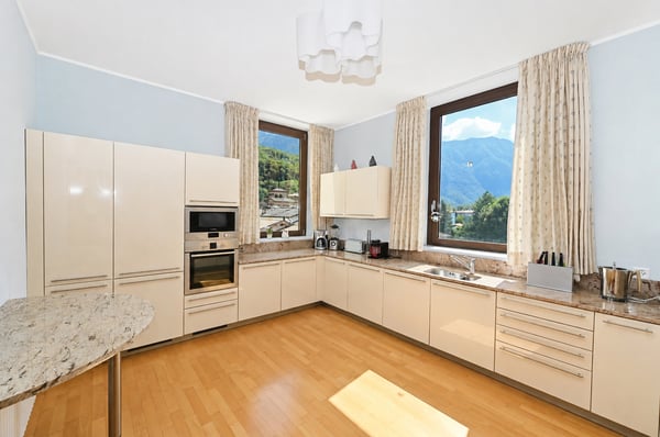 Elegante Attico Direttamente sulle Rive del Lago di Lugano 11