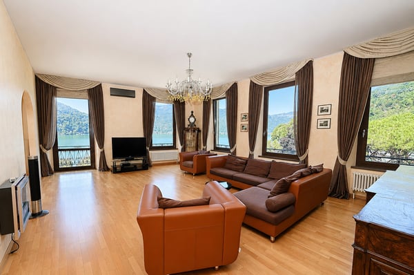Elegante Attico Direttamente sulle Rive del Lago di Lugano 4