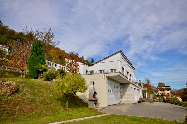 Villa Bifamiliare con Vista Panoramica a 180 su Lago e sui Monti 5