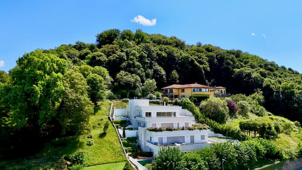 Attico di Lusso con Parziale Vista Lago, Piscina Privata e SPA 3