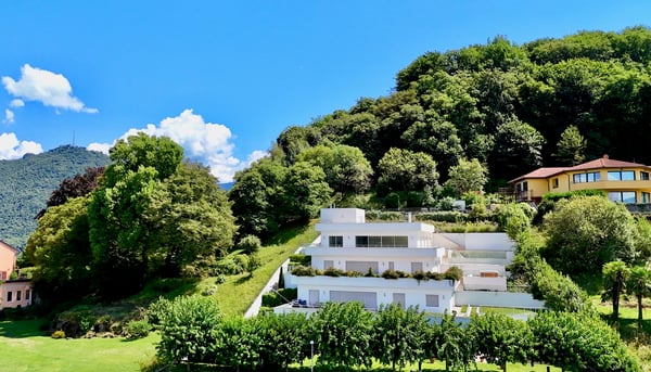 Attico di Lusso con Parziale Vista Lago, Piscina Privata e SPA 4