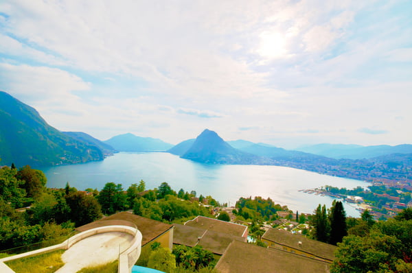 Moderno Attico Duplex di Lusso con Vista Mozzafiato sul Lago di Lugano 2