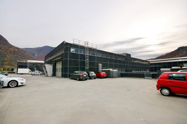 Spazio Commerciale di 338 mq con 3 uffici in Zona Comoda a Castione 11
