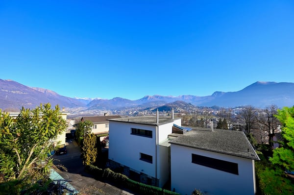 Villa a Breganzona con Vista Imprendibile sulle Montagne 5