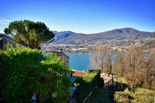 Villa tradizionale con vista lago di Lugano in vendita a Montagnola 2