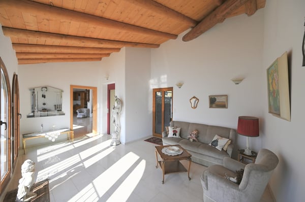 2 Ville Gemelle in Stile Rustico con Vista Lago e Piscina 8