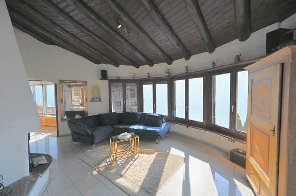 2 Ville Gemelle in Stile Rustico con Vista Lago e Piscina 13