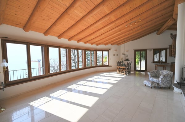 2 Ville Gemelle in Stile Rustico con Vista Lago e Piscina 4