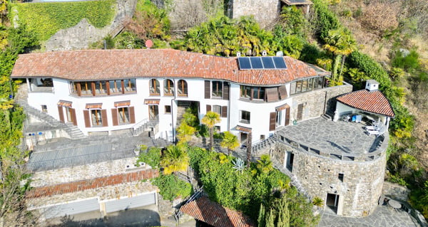 2 Ville Gemelle in Stile Rustico con Vista Lago e Piscina 2