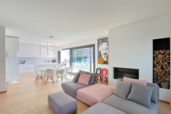 Moderno Attico: Terrazza Panoramica e Finiture di Pregio 11