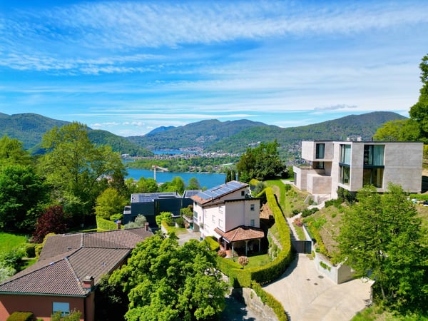 Moderno Attico: Terrazza Panoramica e Finiture di Pregio 4