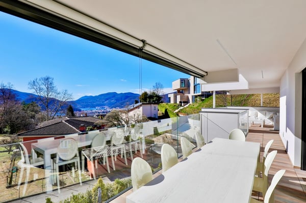Moderno Attico: Terrazza Panoramica e Finiture di Pregio 5