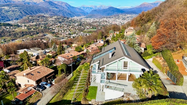 Moderna e Luminosa Villa HUF HAUS a Carabbia 2
