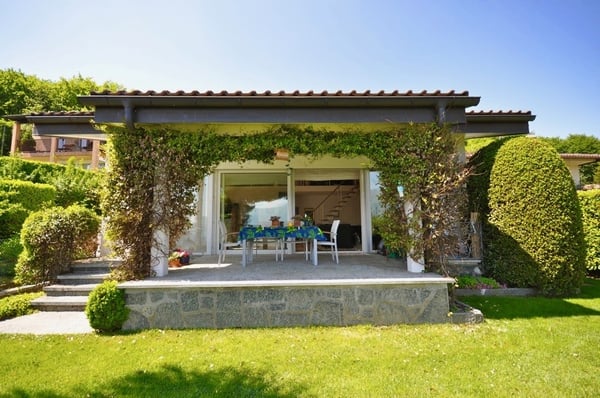 Splendida Villa Familiare Immersa nel Verde a Carona 3