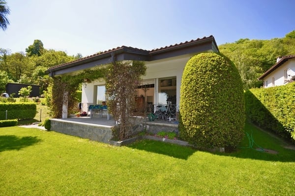 Splendida Villa Familiare Immersa nel Verde a Carona 2