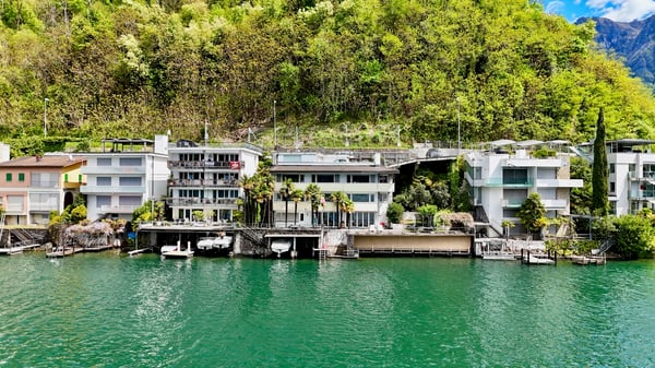 Oasi sul Lago di Lugano - Villa pieds dans l'eau con darsena privata