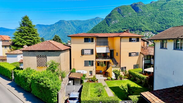 Casa con 2 Appartamenti e Giardino vicino a TASIS e Lugano