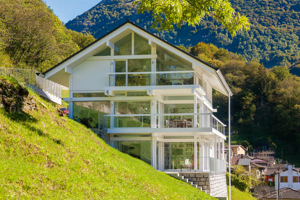 Oasi di Lusso e Design: Villa con Vista Panoramica a 360 4