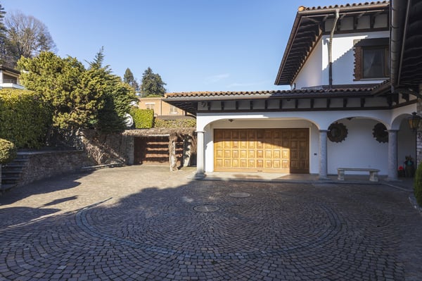 Villa di Lusso a Lugano in Vendita - Vista Lago, Giardino e Piscina 13